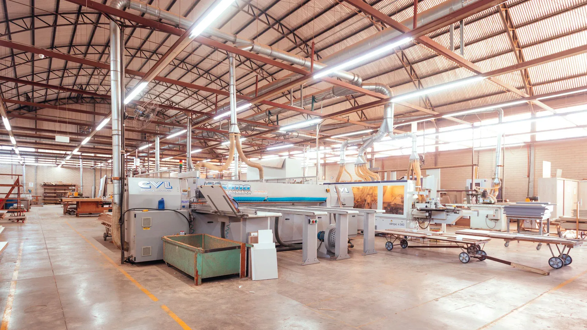 Wide view of an organized industrial factory with modern machinery in Pato Branco