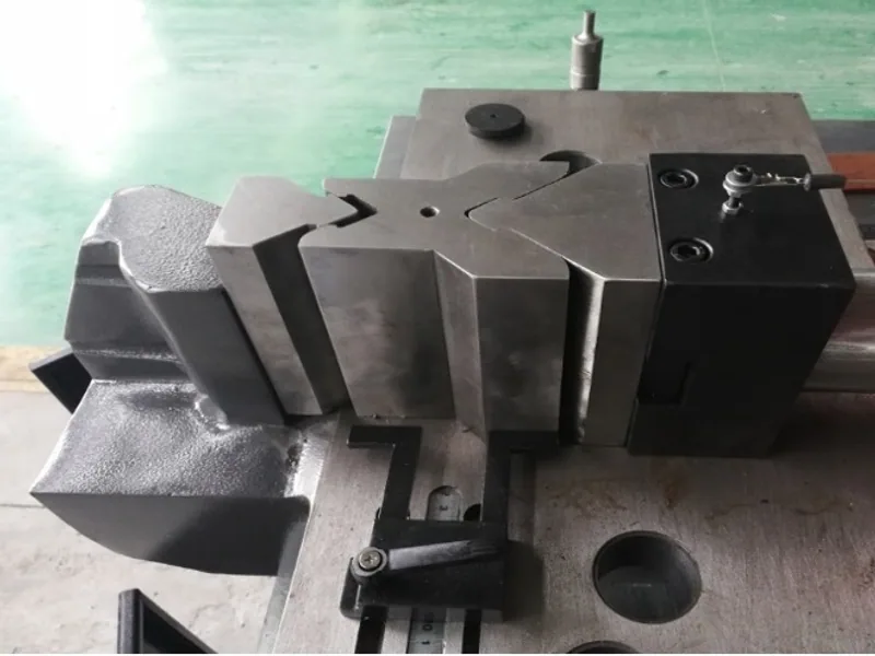 Bending tools positioned on the bed of a busbar machine