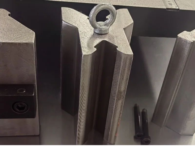Busbar bending tools arranged for flat and shaped bends