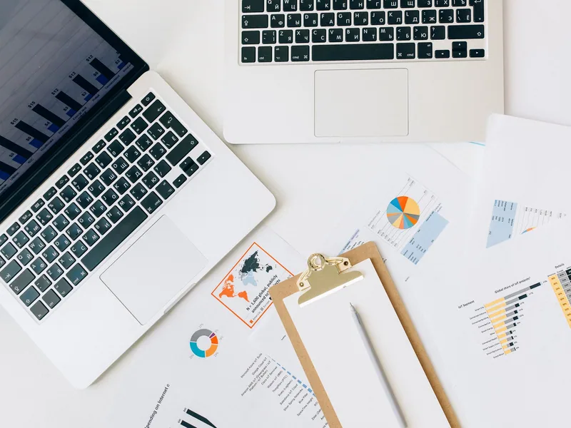 Laptops, charts and service records used to document a technical case
