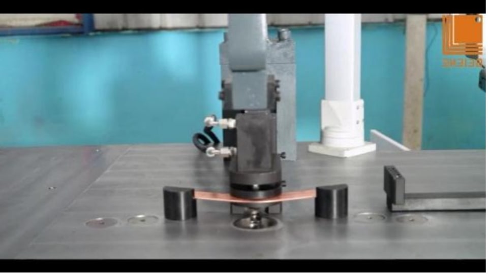 Compact precision-bent copper busbar profile for PV inverter power routing